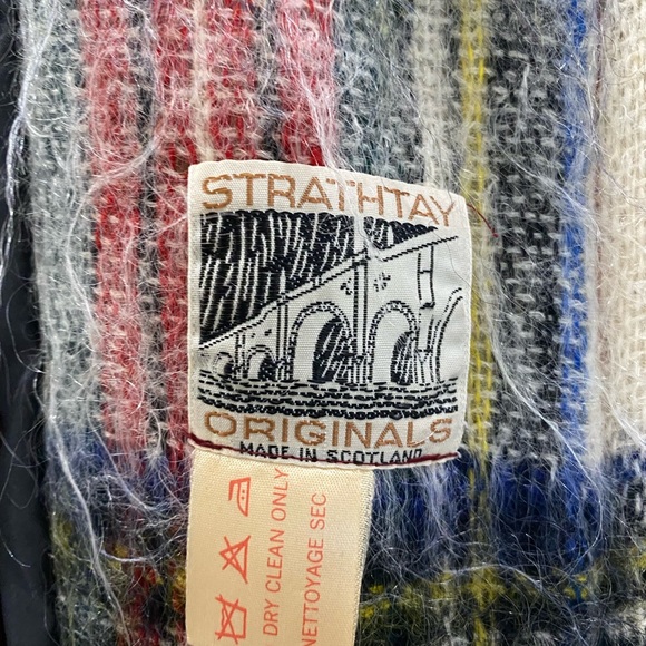 Strathtay floor length cape - Picture 3 of 5